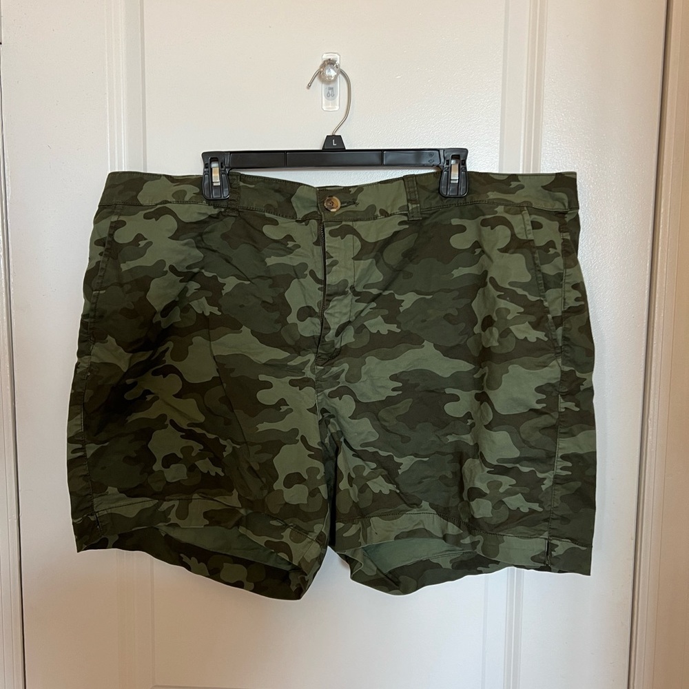 Old Navy like new camouflage shorts size 20 Free Shipping